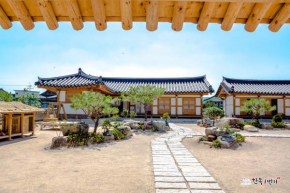 Отель Hanok 1st Street  Кёнджу